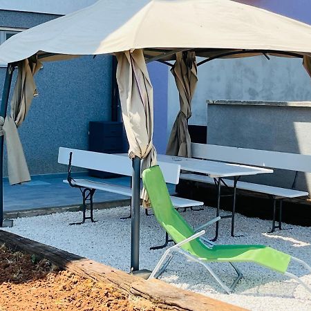 Leona Apartman Póla Kültér fotó