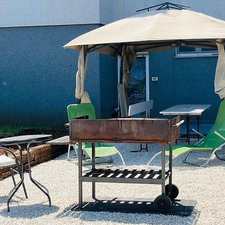Leona Apartman Póla Kültér fotó