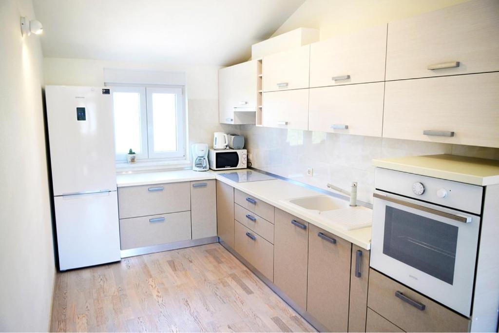 Leona Apartman Póla Kültér fotó