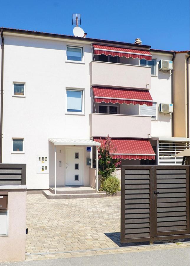 Leona Apartman Póla Kültér fotó