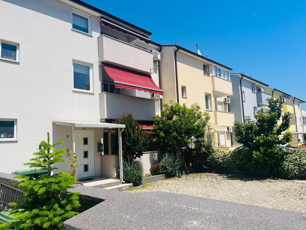Leona Apartman Póla Kültér fotó