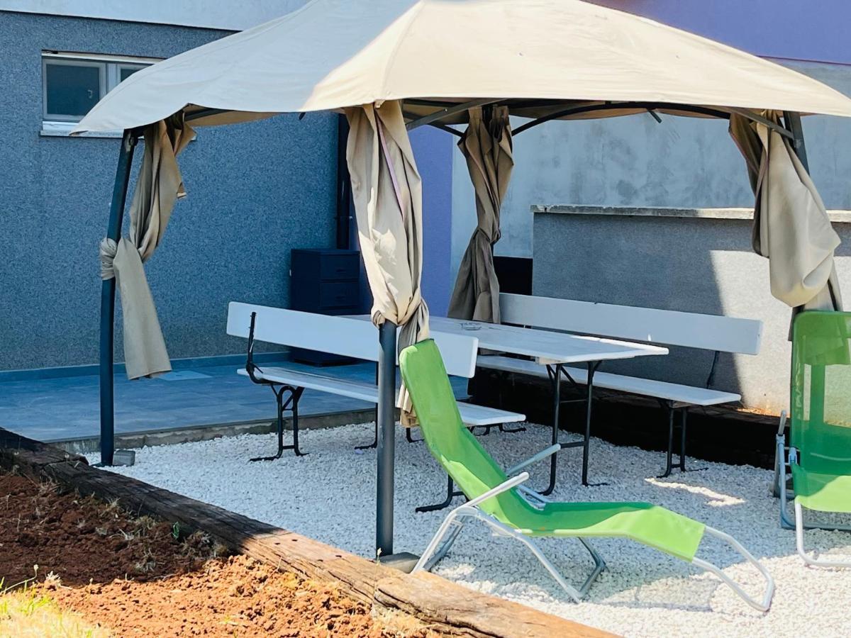 Leona Apartman Póla Kültér fotó