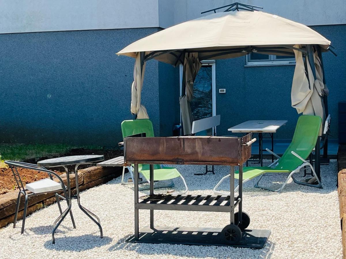 Leona Apartman Póla Kültér fotó